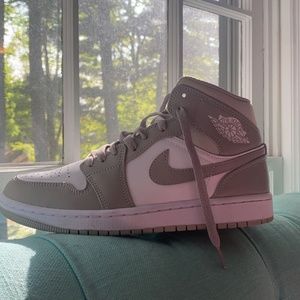 Air Jordan 1 Mid “College Gray” Size 7 MENS